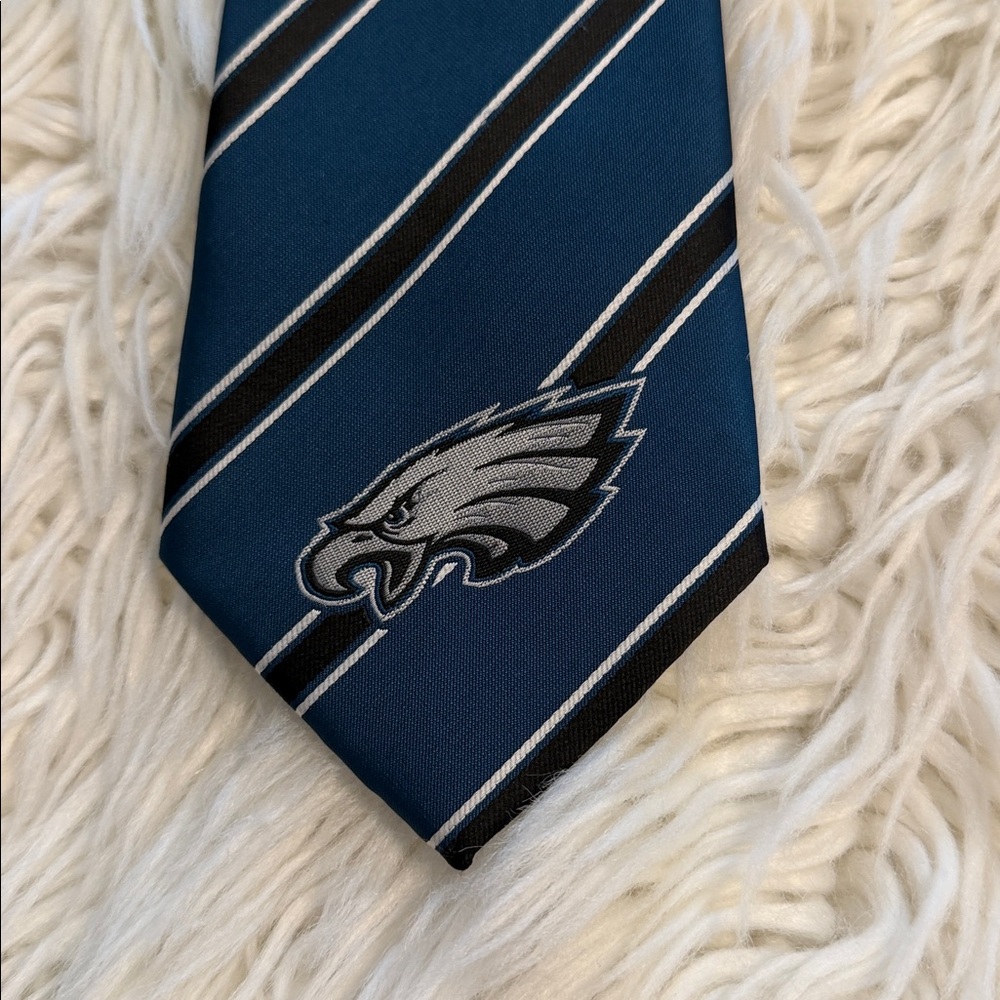 NFL Philadelphia Eagles necktie made of 100% polyester excellent condition - Picture 2 of 8